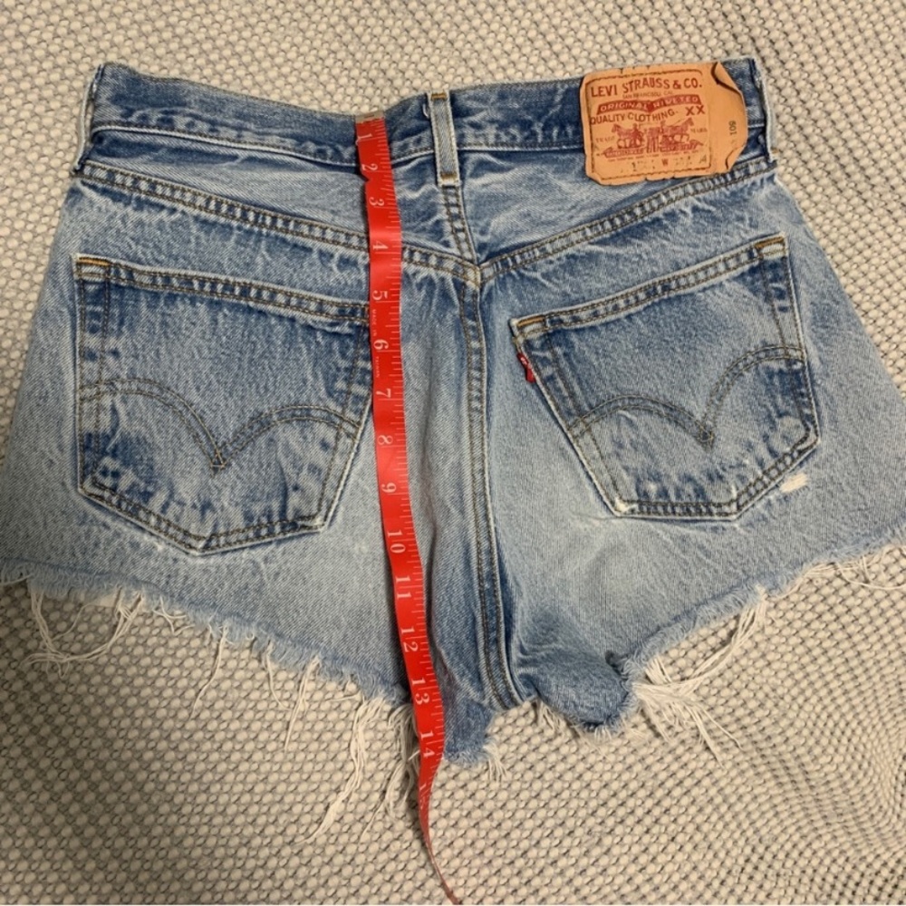 Vintage Levi’s Shorts - Picture 4 of 6